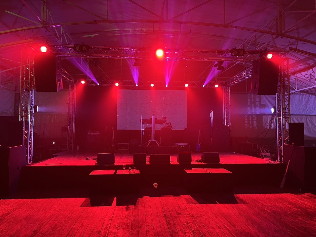 Bühne für mehrere Partybands, Tanzband unter anderem Dolce Vita aus Höxter-Lüchtringen